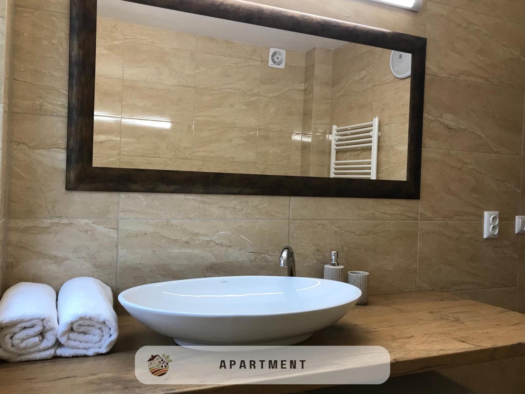 Apartmanovy Dom Visnove Екстер'єр фото